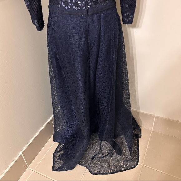 Tadashi Shoji Blue Sequin Embellished Gown with Bateau Neckline SZ 8 - Picture 4 of 7